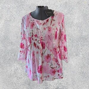 Just Fashion Now Pink Floral Pleated 3/4 Sleeve Blouse. NWT